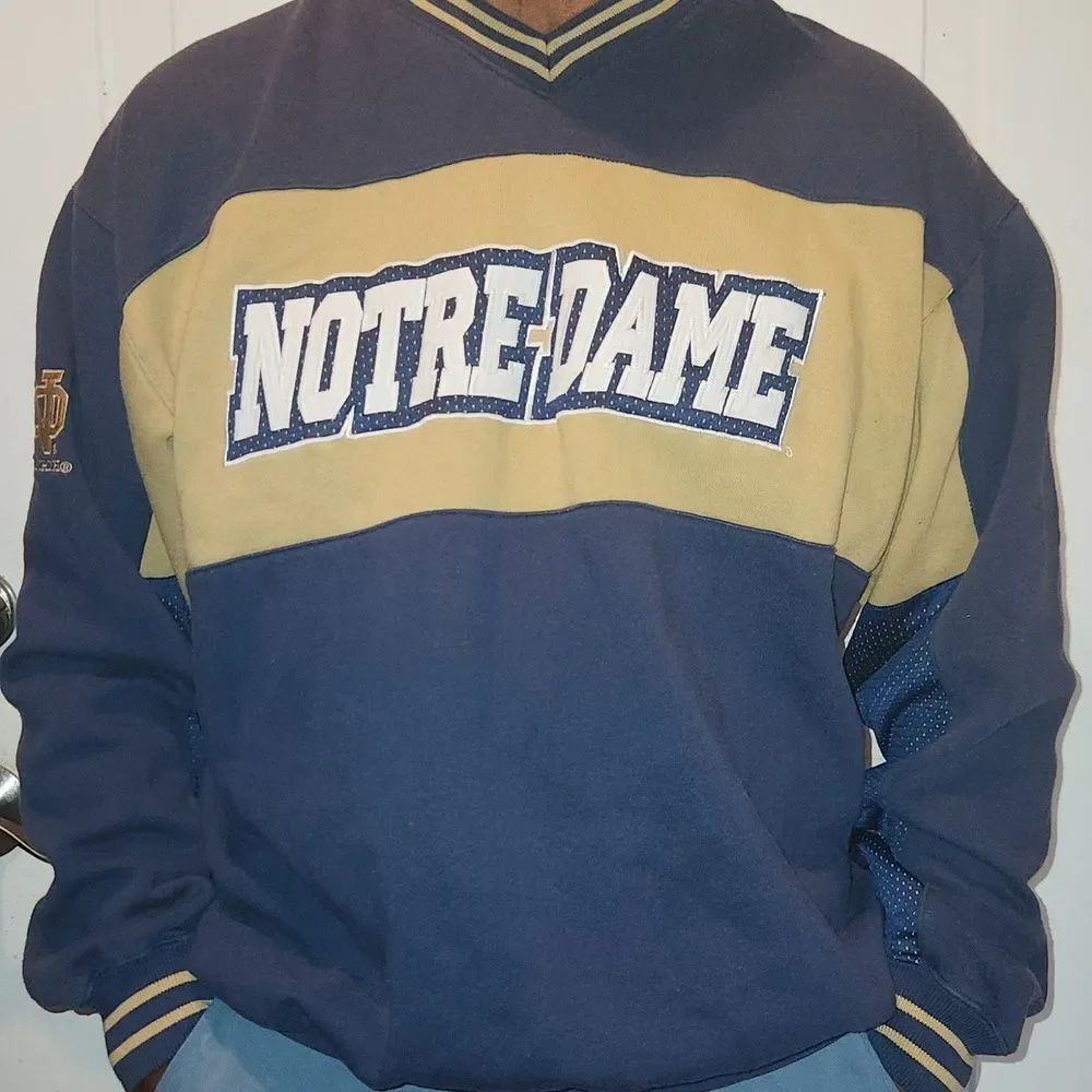 Notre Dame Fighting Irish V Neck Sweatshirt L